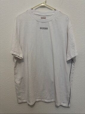 GUESS Minimalist Logo Tee